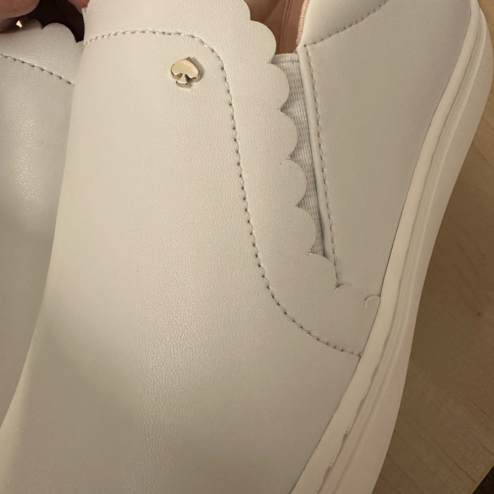 Adorable Kate Spade scalloped edge slip ons - Picture 3 of 9